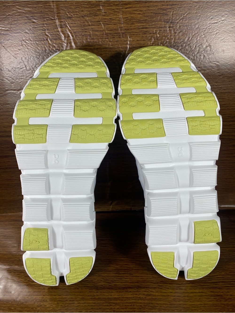 On Running Cloudflow mens shoe size 9.5 - Picture 11 of 11